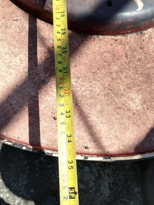 Продавам маси, стойки за чадър