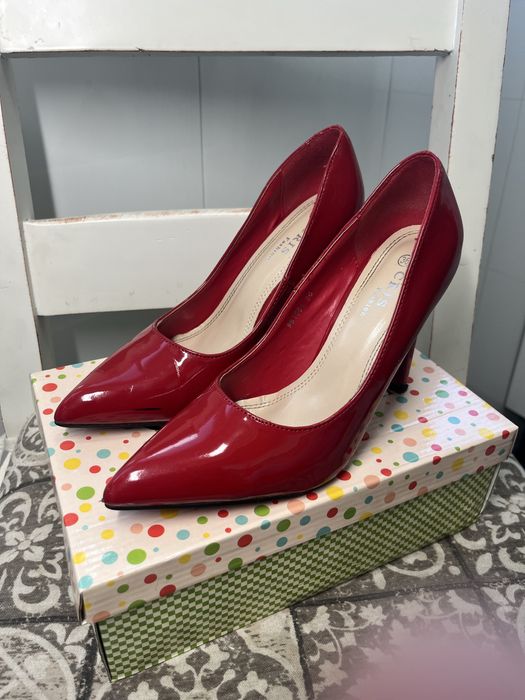 Дамски обувки на ток по 20 лв.