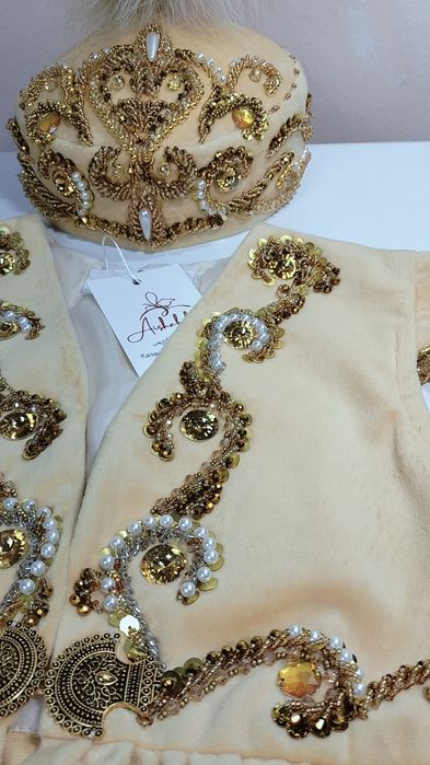 Продается костюм для девочек