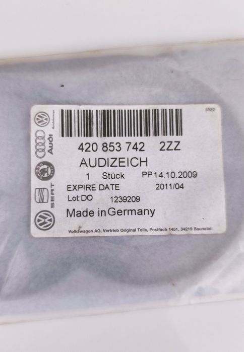 Emblema cromată Audi A8 D4 
OE part number 420 85