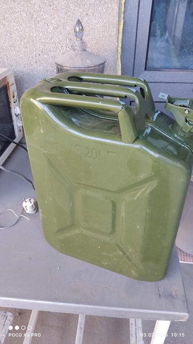 Продам канистру 20 л