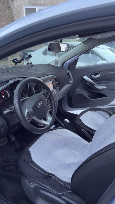 Продам Lada Xrey 2018 год
