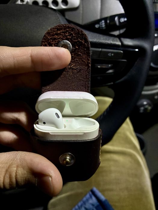 AirPods 1.1 ili 2.1 Original.