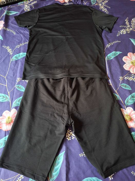 Фланелка на Арсенал плюс къси гащи до коляното!