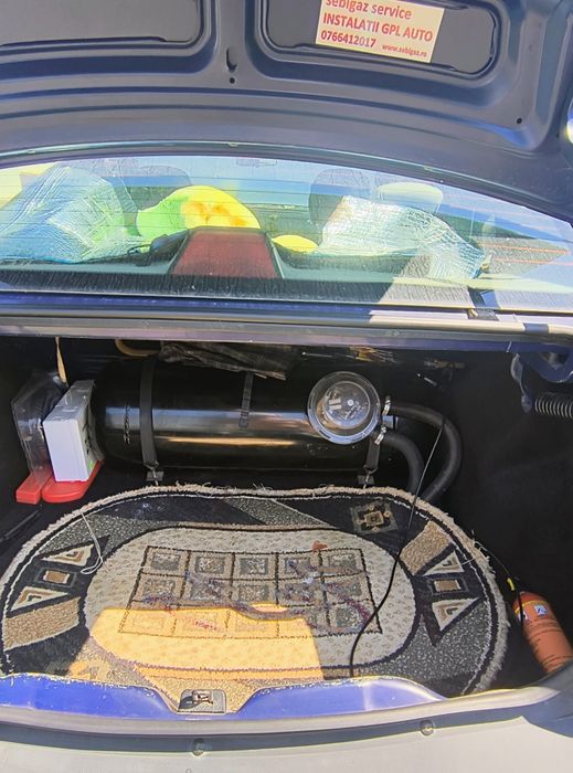 Dacia Logan ținută în garaj