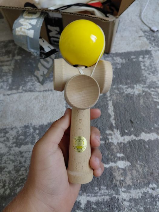Kendama originala cu 4 cupe