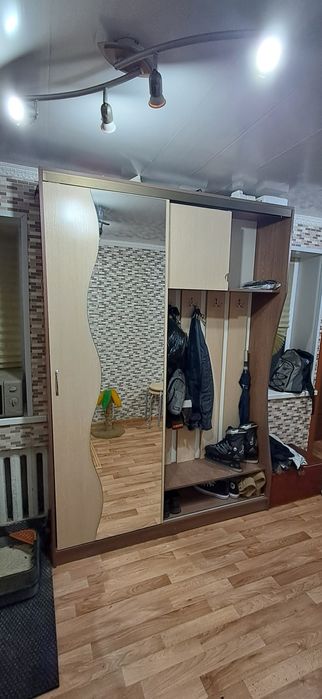 Продам шкаф в прихожую