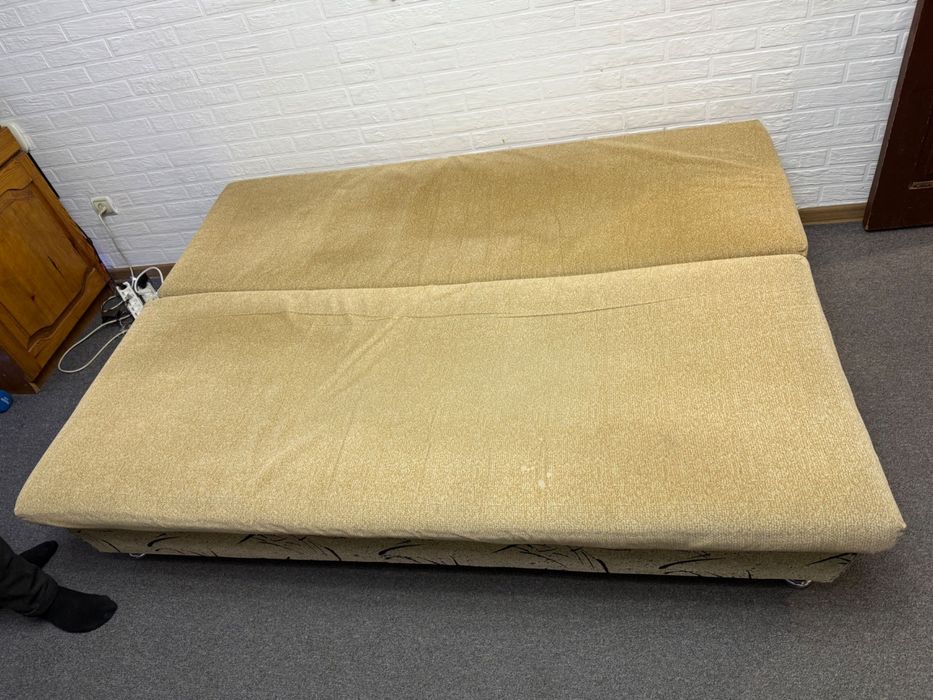 Продаю б/у диван