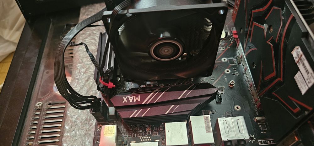KIT Gaming Ryzen 5 3600+ Placa de baza MSI B450 GAMING PLUS ​MAX LA 750 RON