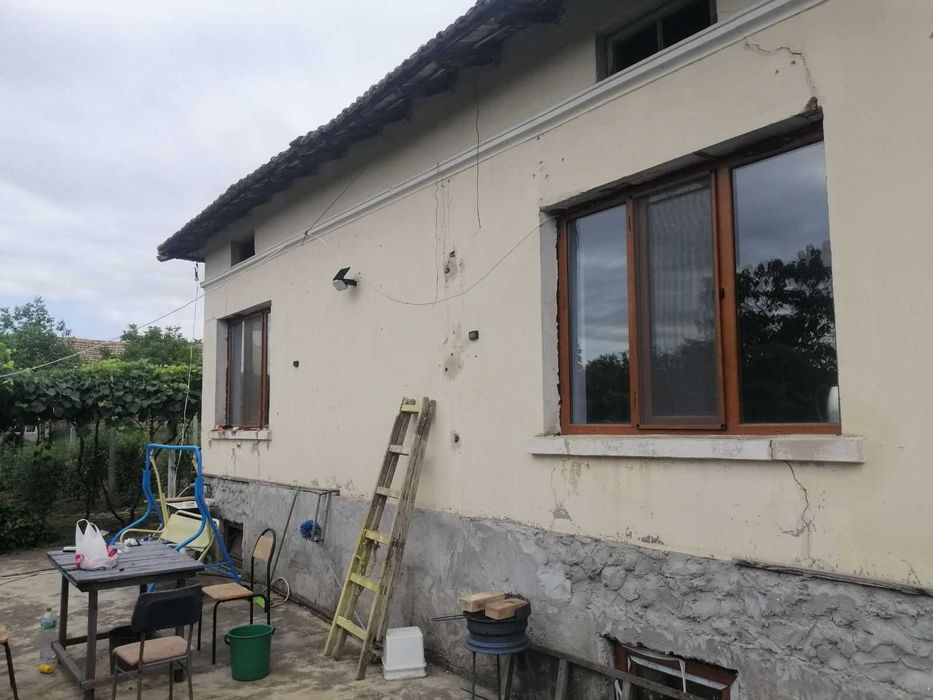 Къща в Индустриална зона, с.Руец