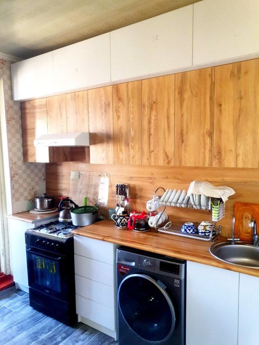 4 xonali kv sotiladi