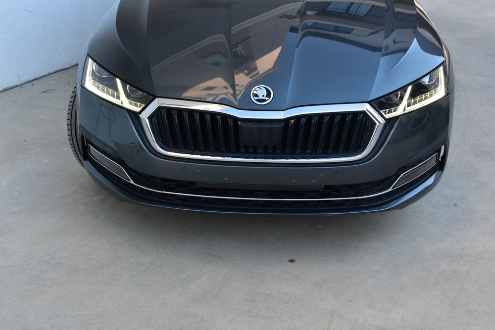Skoda octavia 2.0 DSG Matrix  Alcantara Head up display Camera