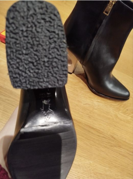 Botine Marni cu toc arhitectural noi