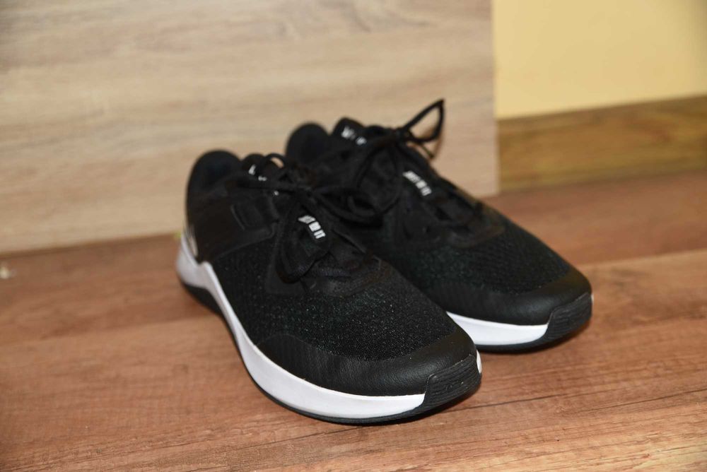 Nike оригинални маратонки НОВИ 47 номер