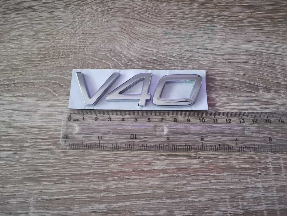Волво Volvo V40 сребриста емблема лого