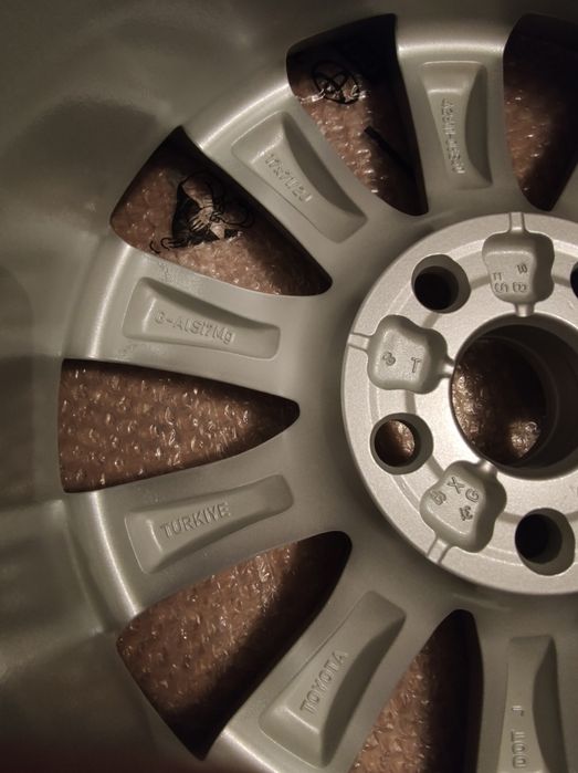 Комплект легкосплавных дисков на Камри 70