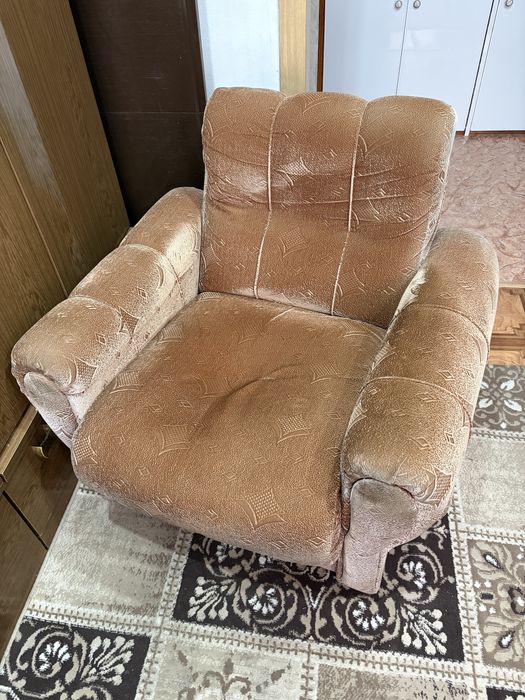 Продам диван и два кресла