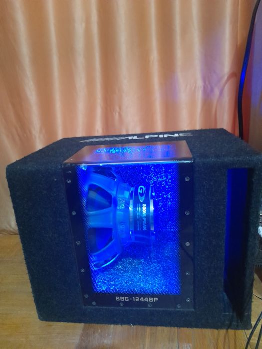 Продам сабвуфер ////////ALPINE