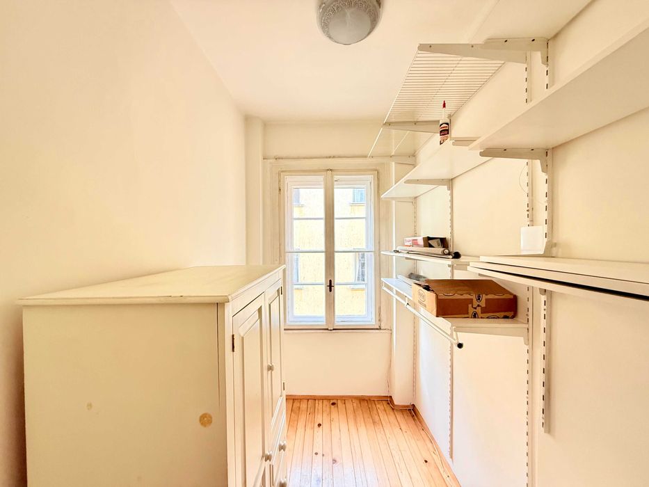 Дава се под наем Многостаен апартамент в София, Докторски паметник - 226 кв.м за 2792.76 € - Снимка #12