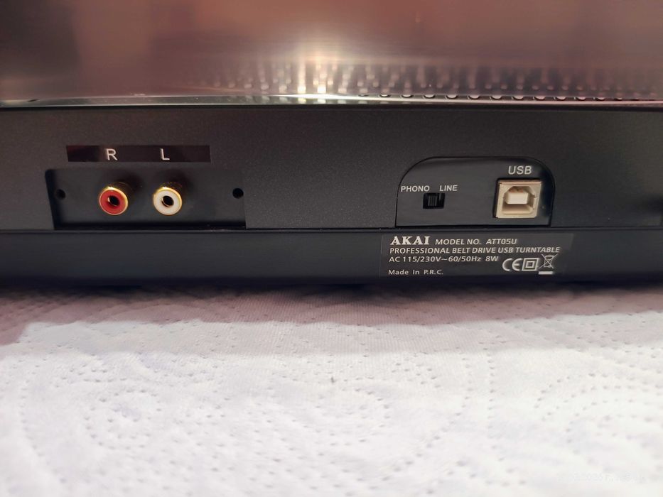 Продавам грамофон AKAI ATT05U с USB