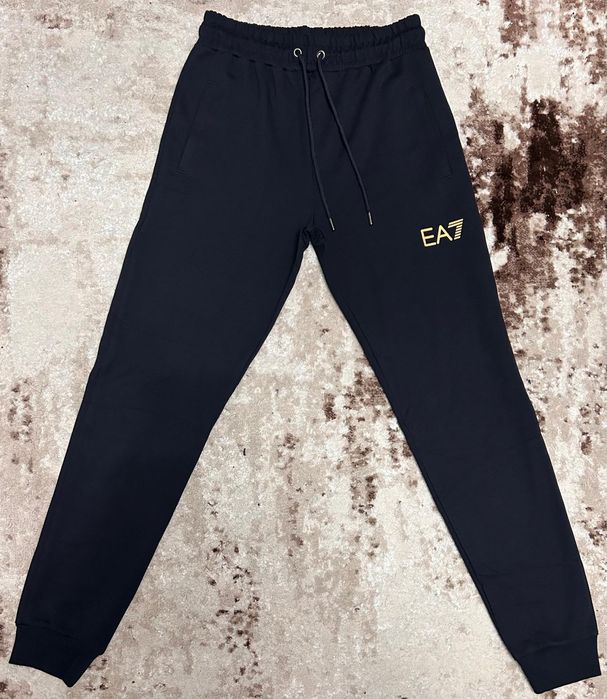 Vând compleu nou de bărbați Emporio Armani EA7