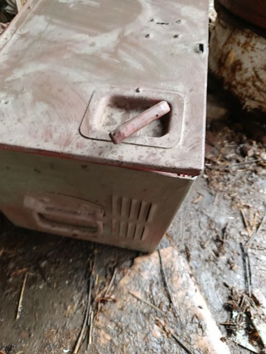 Продаю металлический ящик или сейф