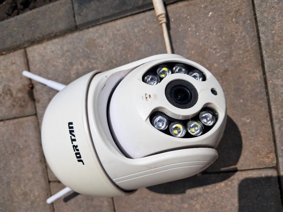 2 camere de supraveghere