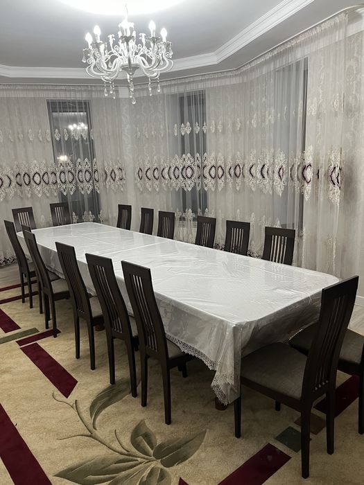 Стол 4 метра стулья 16 штук