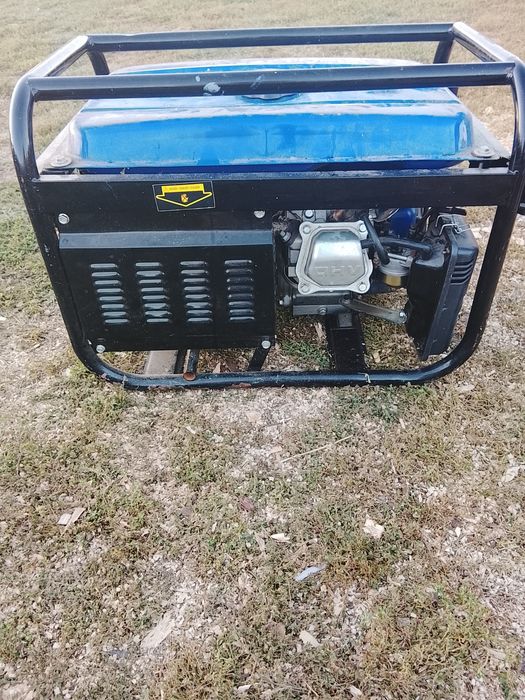 Vând generator functionabil