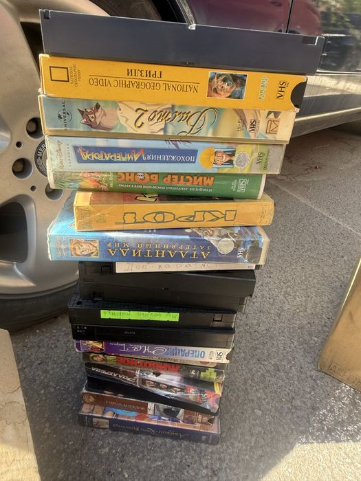 Диски кассеты VHS