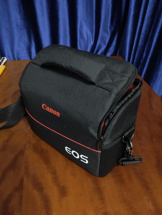 Продам Canon EOS 2000D kit в идеальном состоянии