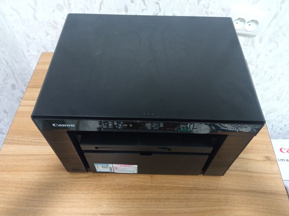 Oq-qora printer sotiladi