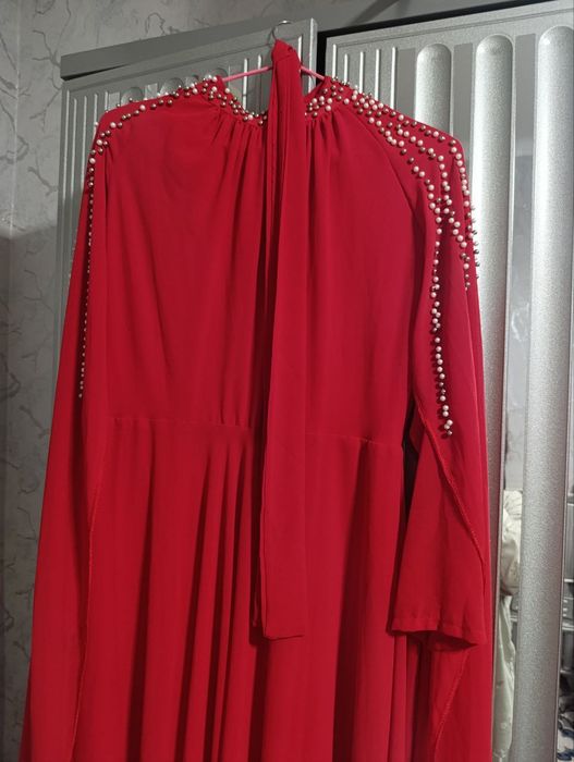 Kõylak gatove vecherni  holati yangi rangi qizil  kiyilmagan umuman