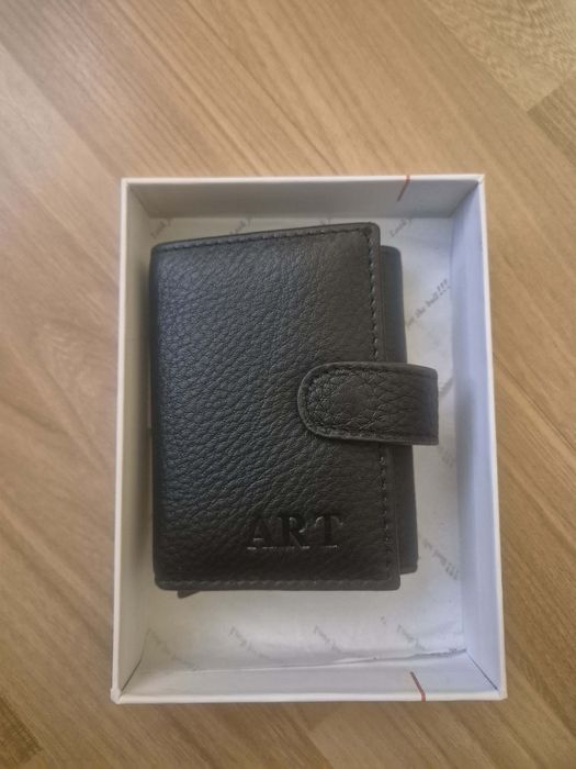 Мъжко портмоне с механизъм за карти