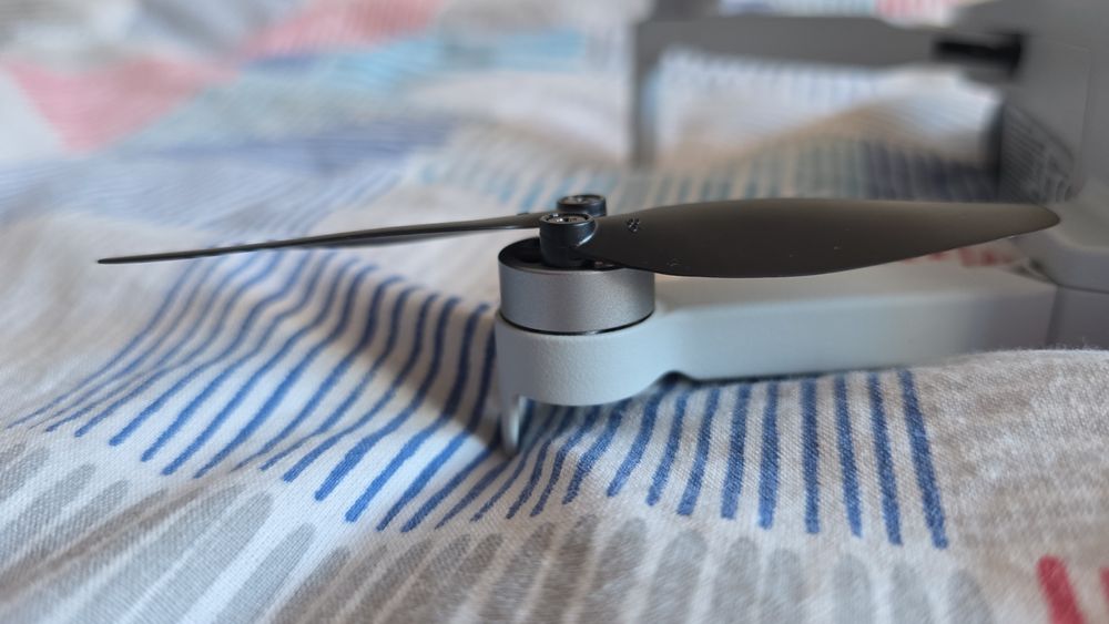 Drona potensic atom se fly more combo