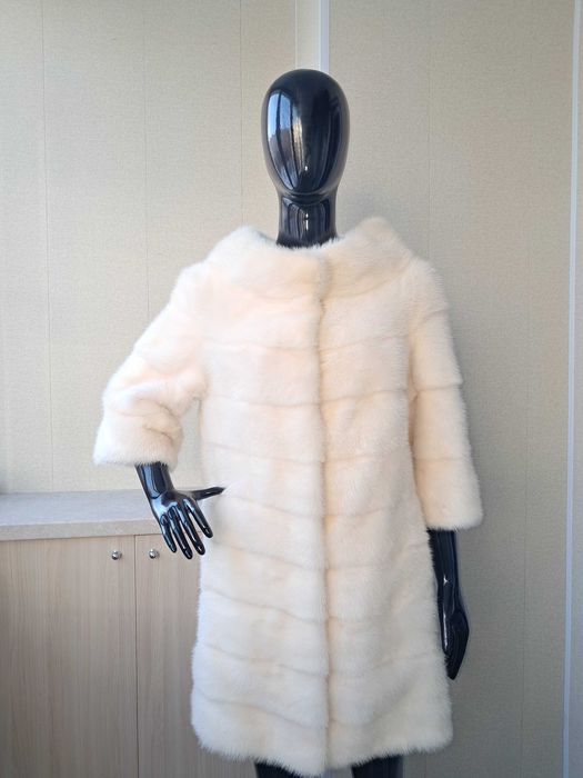 Haina de blana nurcă , vizon divină, incredibil. Culoare alb