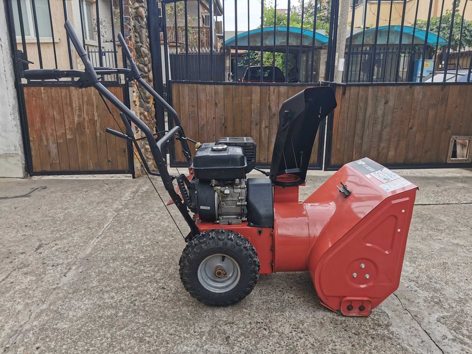 Продавам два роторни снегорина