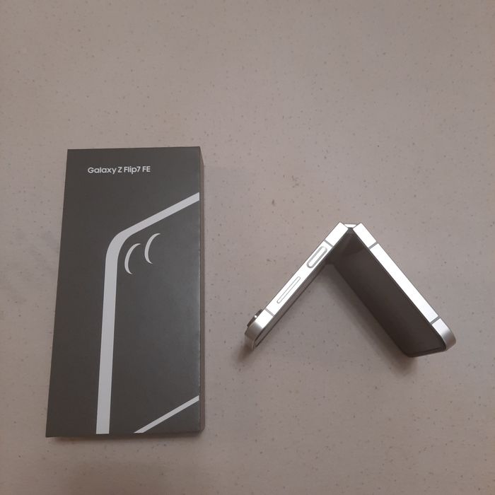 Продава се Samsung Galaxy flip 7 Fe 128 GB