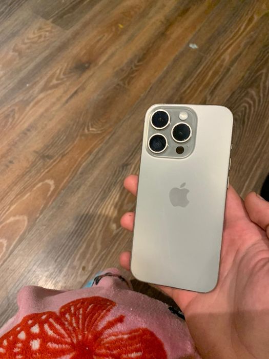 Vand sau schimb iphone 15 pro fisurat