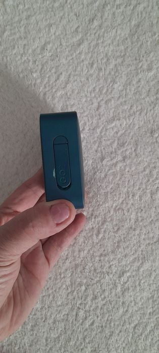 Колонка JBL зеленого цвета