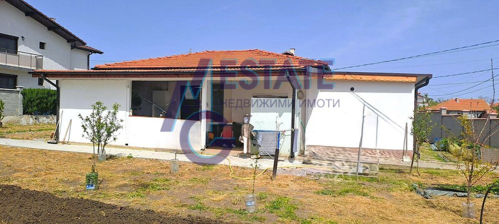 Едноетажна тухлена къща в с. Тънково, на 7 км от Слънчев бряг