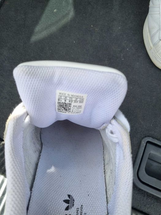 Маратонки адидас