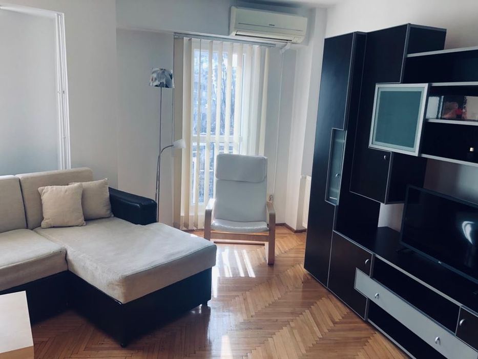 Ofer spre închiriere garsonieră, 42 mp, zona Decebal