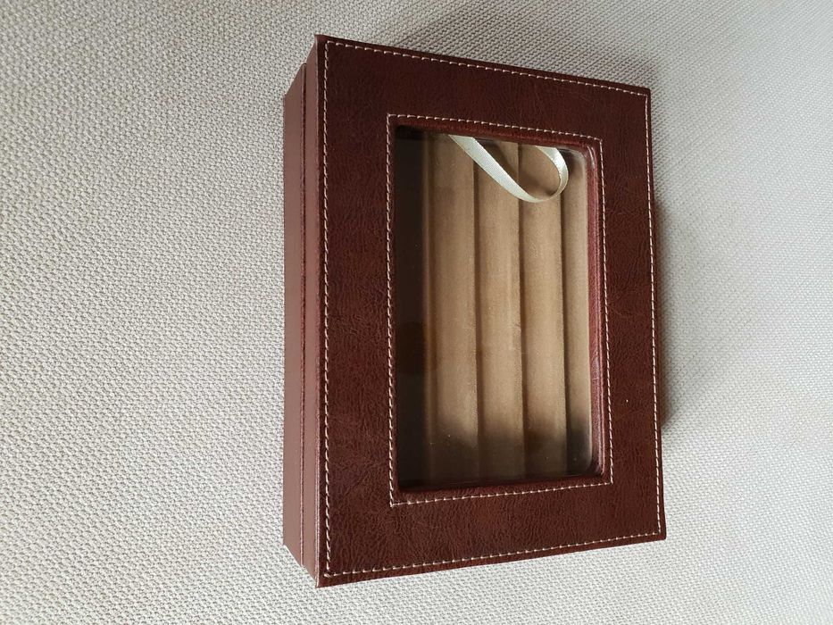 Cutie-vitrina pentru 6 stilouri