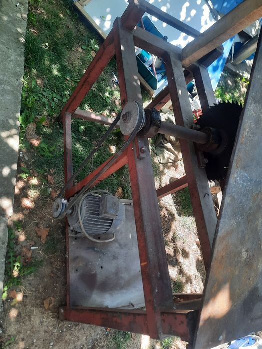 Vând circular cu 3 panze, Preț negociabil !