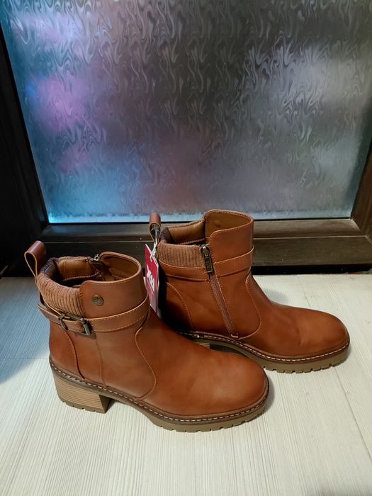 Продавам дамски боти