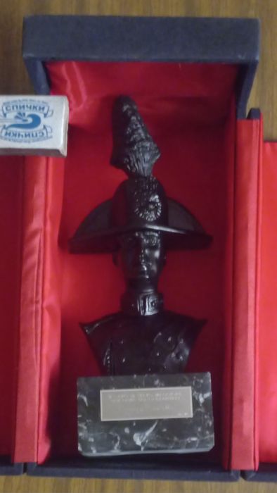 Бюст Карабинера продаётся