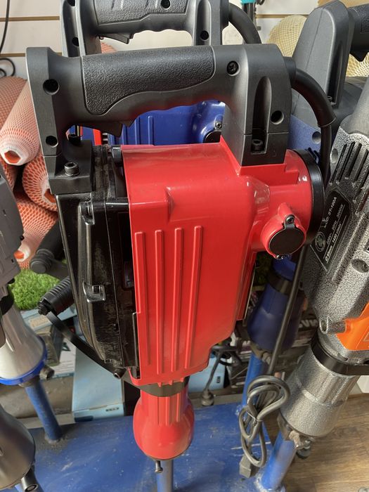 Отбойный молоток Otboyni molotok