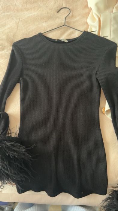 Вечерняя кофта с перьями