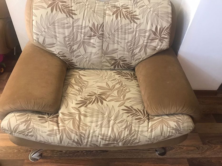 Продам диваны с креслом